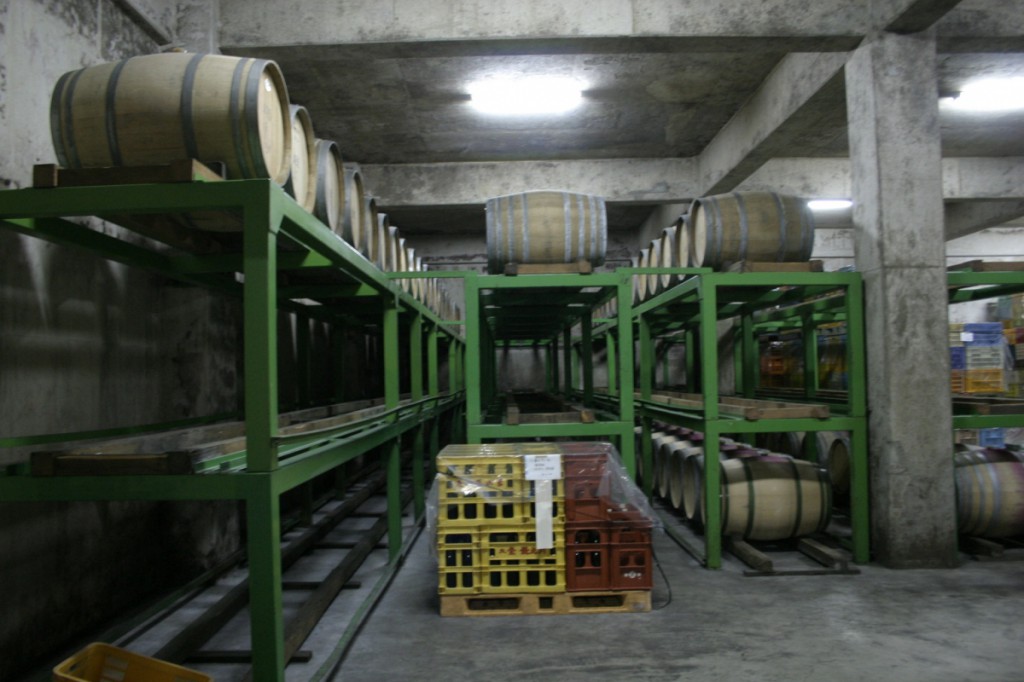 タケダワイナリーのワイン貯蔵庫